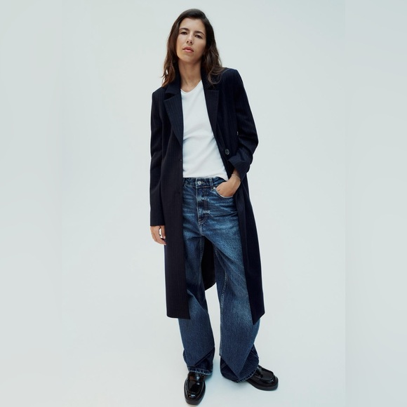 ZARA SHOULDER PAD PINSTRIPE COAT
NAVY BLUE PERFECT FOR FALL❣️ - Picture 2 of 7